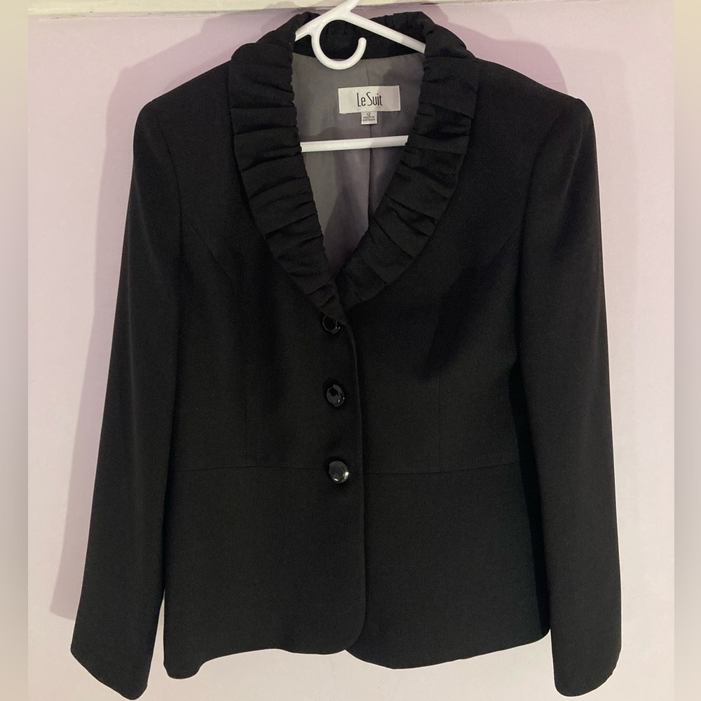 Le Suit Ruffled Blazer - Picture 7 of 8